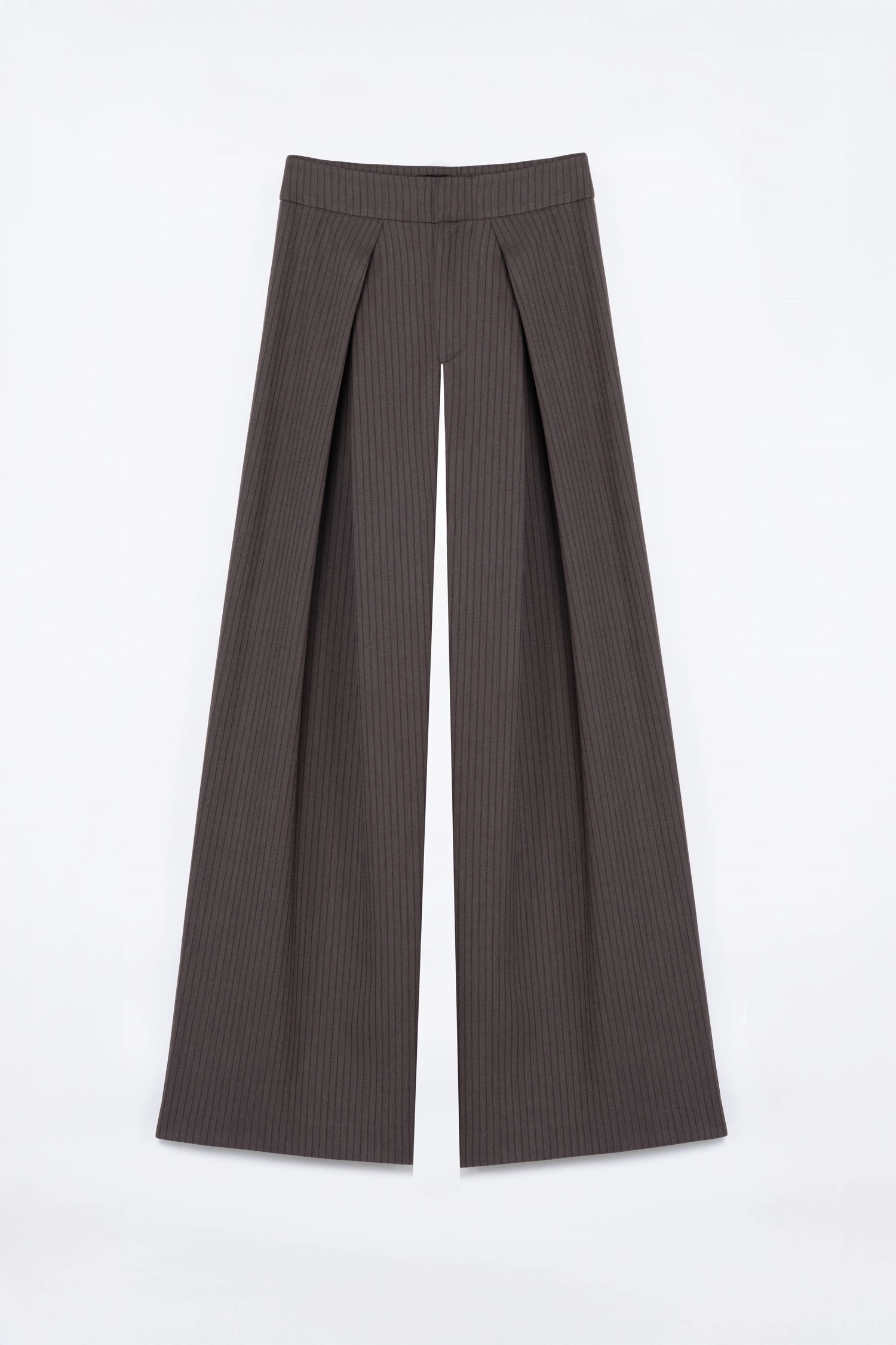 Women’s fashion collection look 21