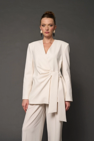 Women’s fashion collection look 2